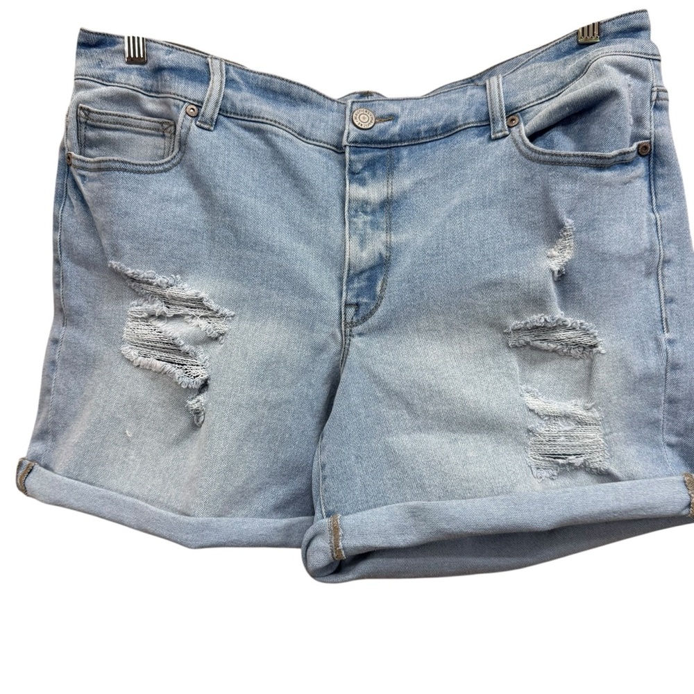 Maurices Light Blue Distressed Jean Shorts 18W Like New - Picture 3 of 5